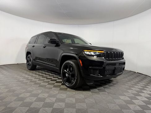 Used 2024 Jeep Grand Cherokee L Limited w/ Black Appearance Package AWD/4WD image 5