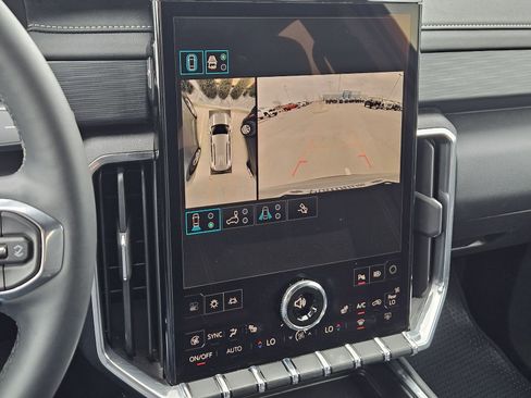 Used 2025 GMC Acadia Elevation image 22