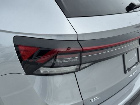 New 2025 Volkswagen Taos SEL image 9