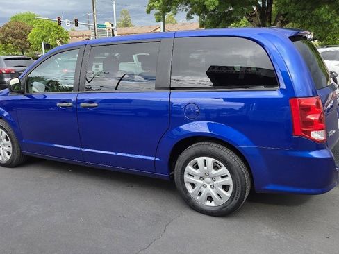 Used 2019 Dodge Grand Caravan SE w/ UConnect Hands-Free Group FWD image 12