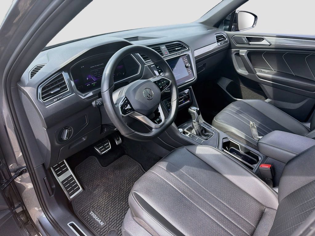 Used 2023 Volkswagen Tiguan SE R-Line FWD image 9