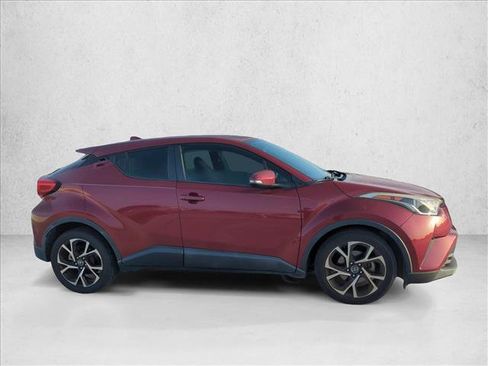 Used 2018 Toyota C-HR XLE FWD image 5