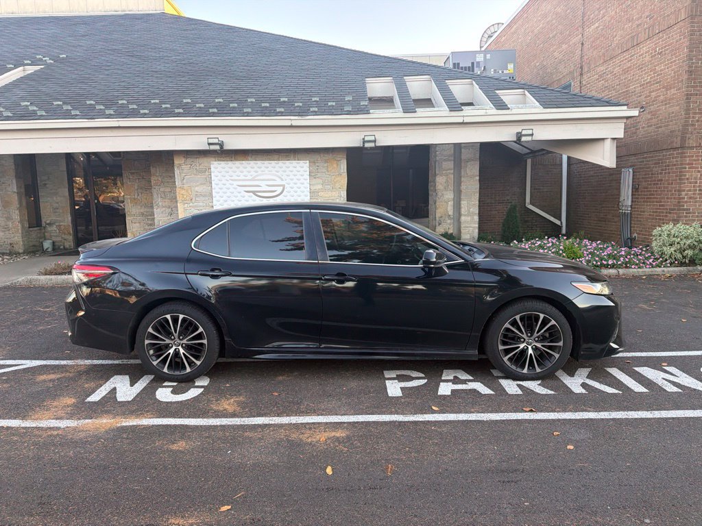Used 2018 Toyota Camry SE FWD image 5
