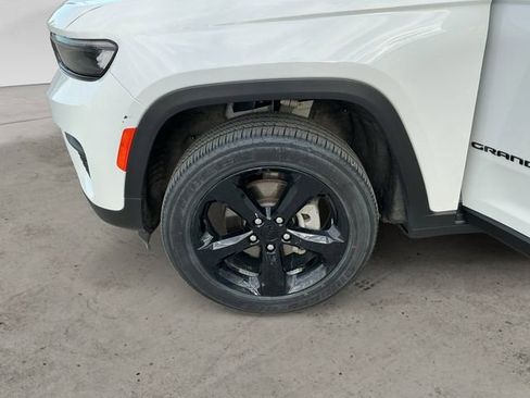Used 2023 Jeep Grand Cherokee Altitude AWD/4WD image 14