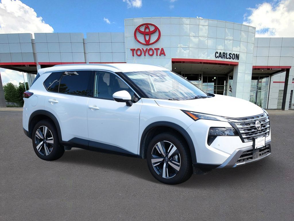 Used 2026 Nissan Rogue SL AWD/4WD image 2