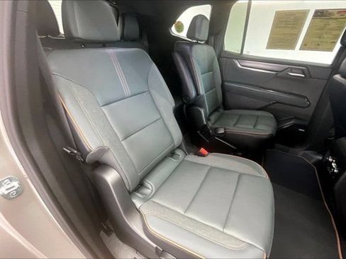 Used 2026 GMC Acadia AT4 w/ Luxury Package AWD/4WD image 18