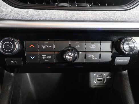 Used 2025 Jeep Compass Latitude AWD/4WD image 46