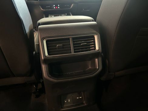 Used 2025 Volkswagen Atlas Cross Sport SE image 24