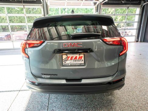 Used 2021 GMC Terrain SLE w/ Elevation Edition FWD image 3