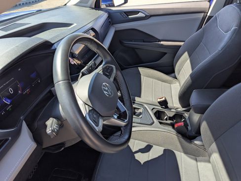 Used 2024 Volkswagen Taos SE image 11