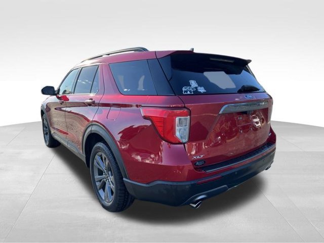 Used 2021 Ford Explorer XLT w/ Equipment Group 202A AWD/4WD image 3
