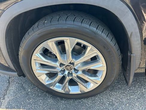 Used 2021 Toyota Highlander Limited AWD/4WD image 7