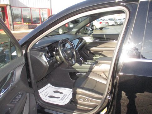 Used 2021 Cadillac XT6 Premium Luxury image 6
