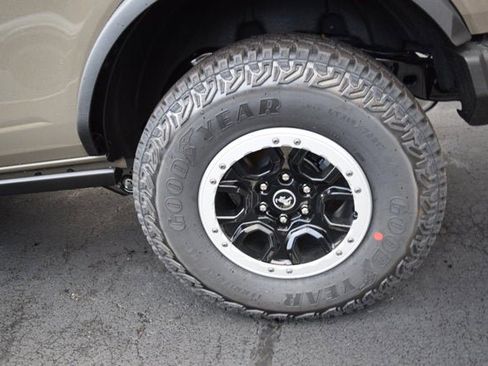 New 2025 Ford Bronco Badlands image 4