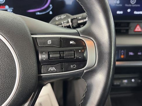 Used 2023 Kia Sportage EX image 28