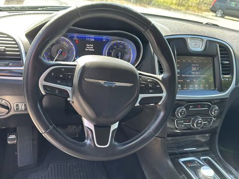 Used 2015 Chrysler 300 Limited image 9