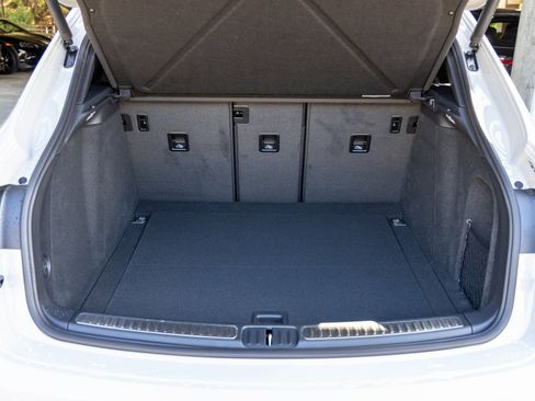 New 2026 Porsche Macan image 44