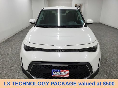 Used 2024 Kia Soul LX w/ Option Group 015 FWD image 2