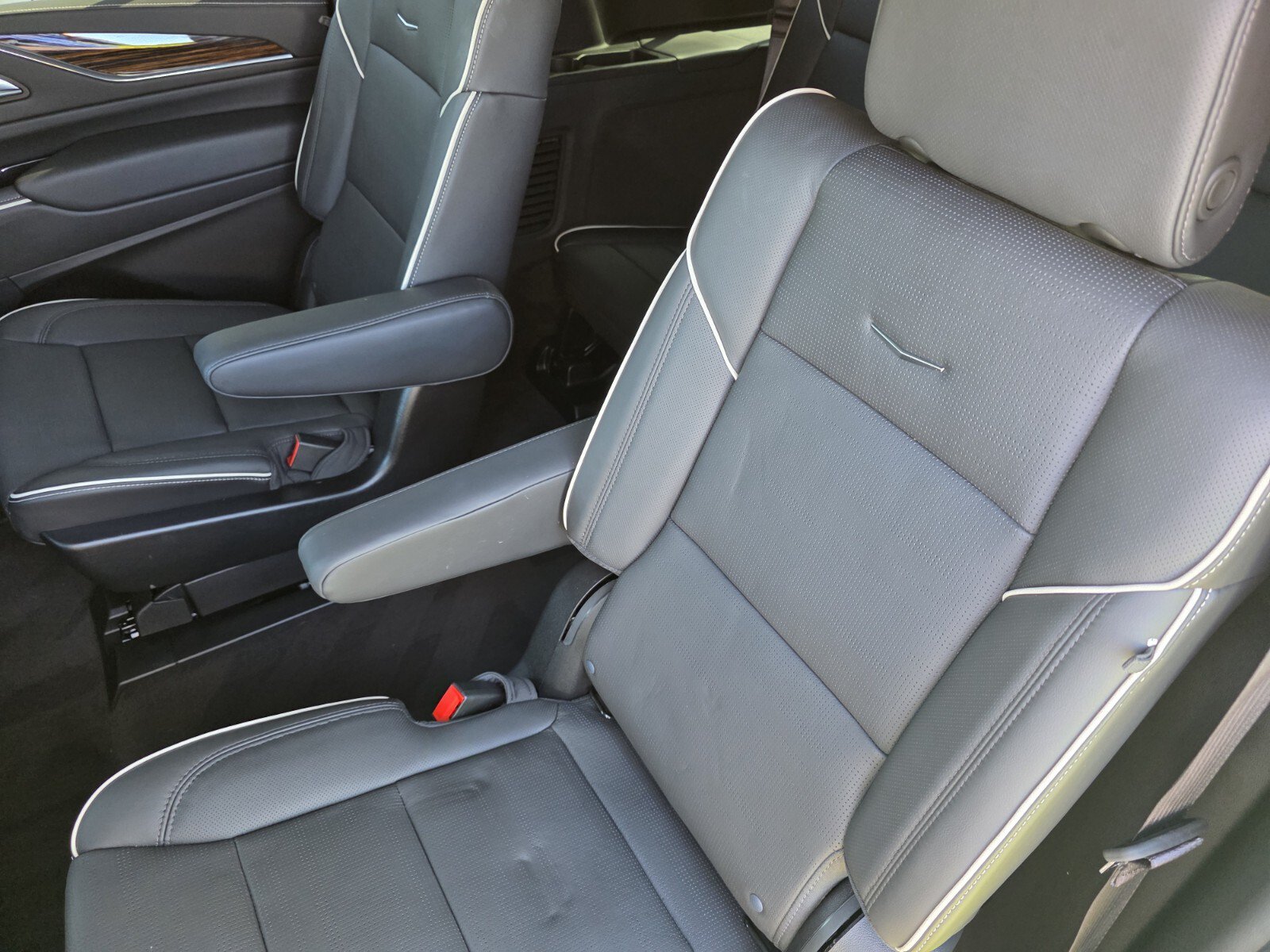 Used 2024 Cadillac Escalade ESV Premium Luxury w/ Performance Package AWD/4WD image 16