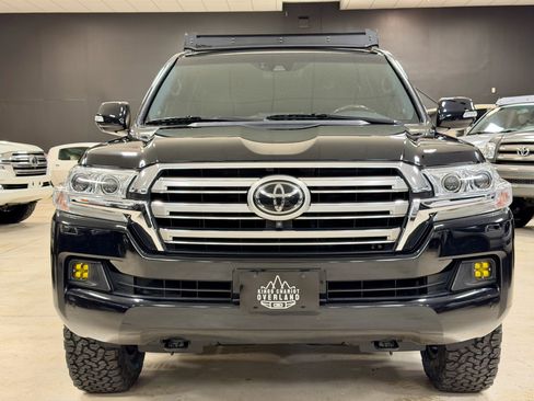 Used 2018 Toyota Land Cruiser image 3