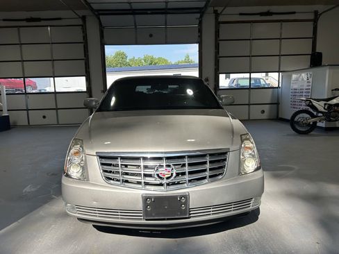 Used 2007 Cadillac DTS image 3