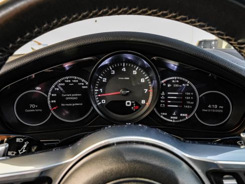 Used 2019 Porsche Panamera image 18