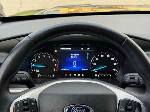 Certified 2023 Ford Explorer XLT w/ Equipment Group 202A AWD/4WD image 33