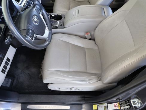 Used 2015 Toyota Highlander Limited FWD image 48