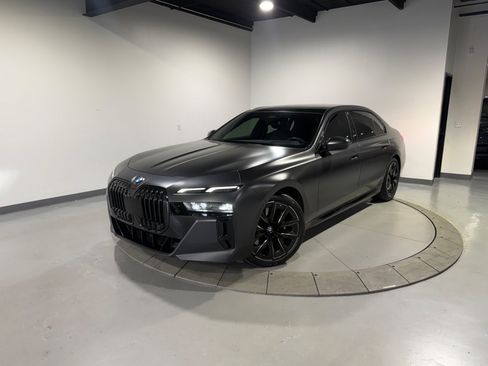 Used 2023 BMW 740i w/ Parking Assistance Package RWD image 3