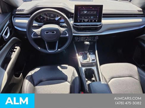 Used 2025 Jeep Compass Limited AWD/4WD image 8