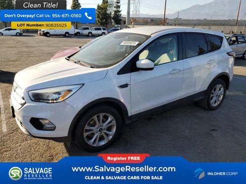 Used 2017 Ford Escape SE FWD image 1