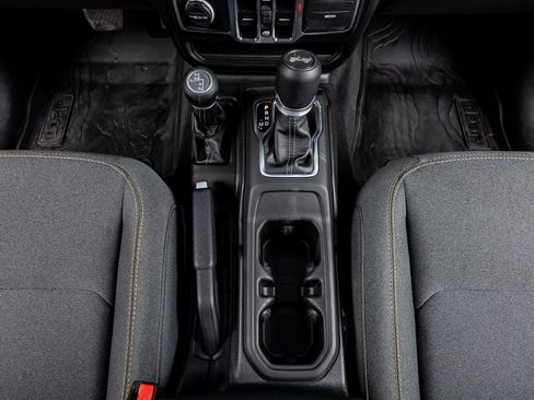 Used 2025 Jeep Wrangler Sport S image 28