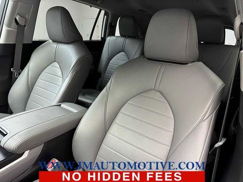 Used 2022 Toyota Highlander XLE image 14