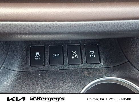 Used 2019 Toyota Highlander LE AWD/4WD image 25