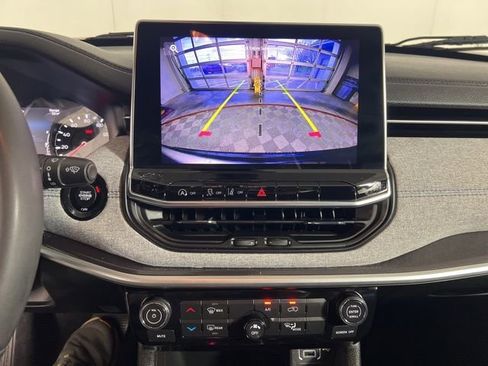 Used 2024 Jeep Compass Latitude image 21