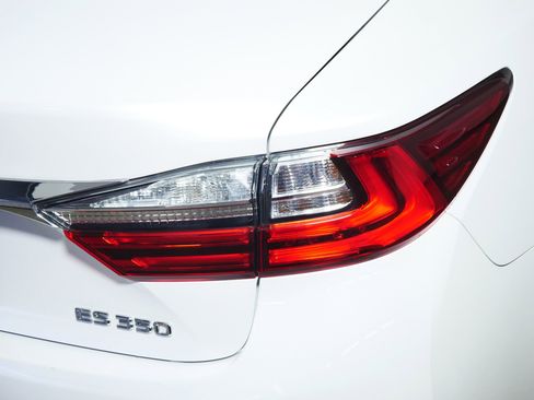 Used 2017 Lexus ES 350 w/ Luxury Package image 17