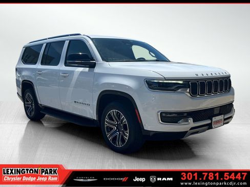 Used 2024 Jeep Wagoneer L Series II w/ Flexible Seating Group AWD/4WD image 1