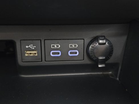 Used 2023 Toyota Highlander XLE AWD/4WD image 31