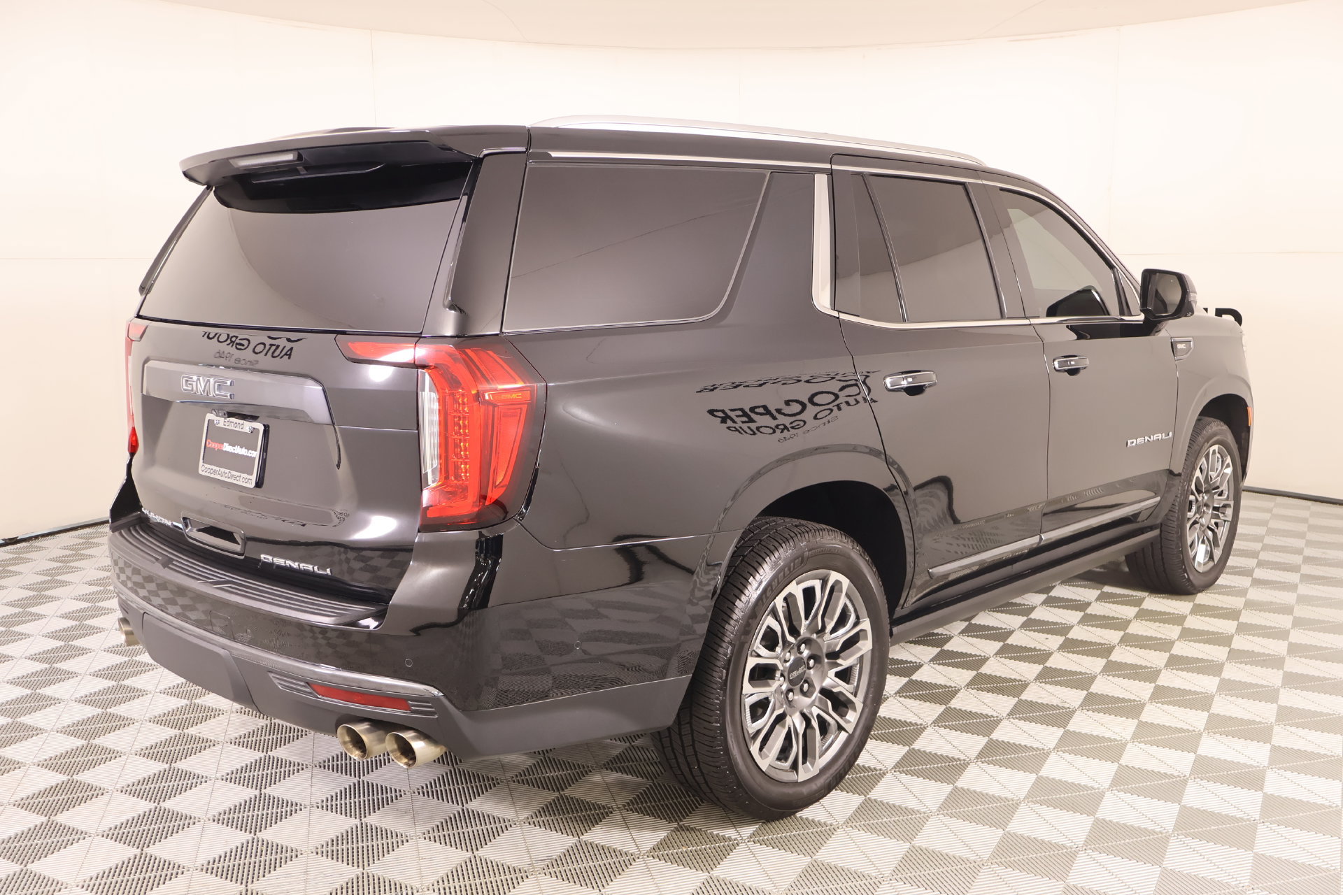 Used 2023 GMC Yukon Denali Ultimate AWD/4WD image 24