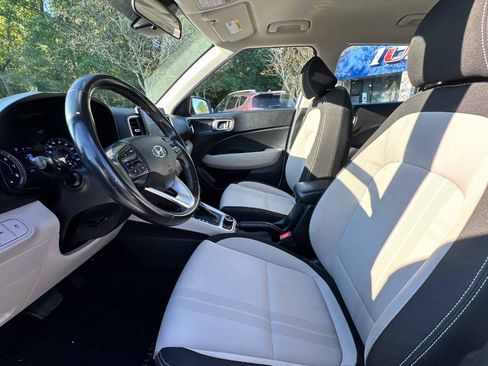 Used 2021 Hyundai Venue SEL FWD image 14