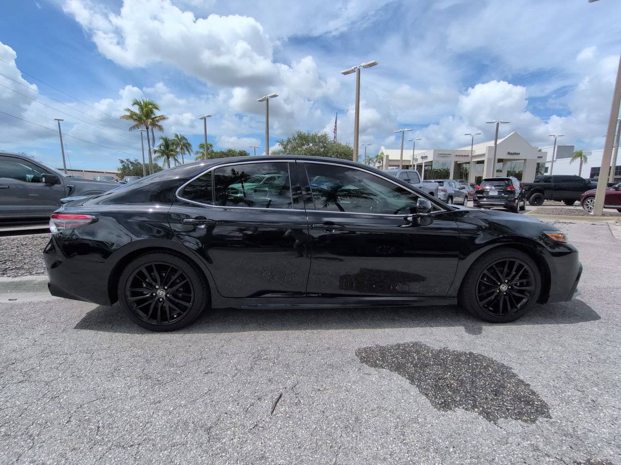 Used 2022 Toyota Camry XSE FWD image 4
