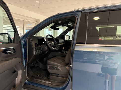 New 2026 Chevrolet Suburban High Country AWD/4WD image 2