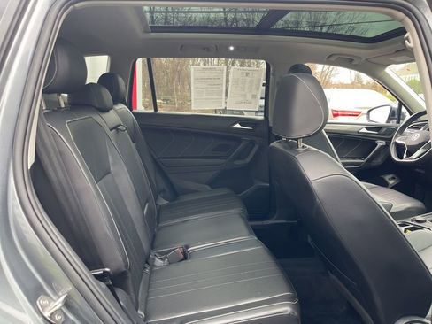Used 2024 Volkswagen Tiguan SE AWD/4WD image 18