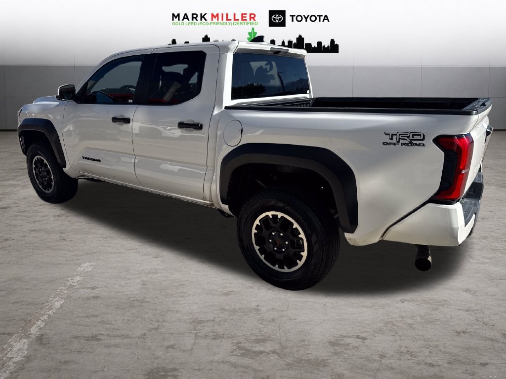 Certified 2025 Toyota Tacoma TRD Off-Road AWD/4WD image 3