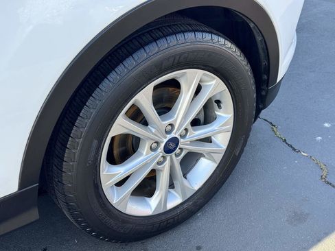 Used 2017 Ford Escape SE FWD image 18