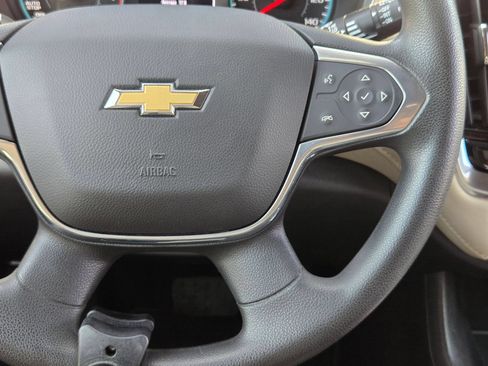 Used 2022 Chevrolet Traverse LS FWD image 22