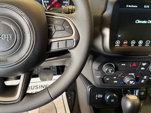 Used 2022 Jeep Renegade Latitude image 10