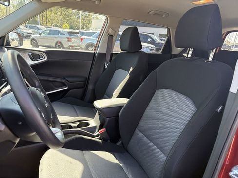 Certified 2023 Kia Soul LX FWD image 11