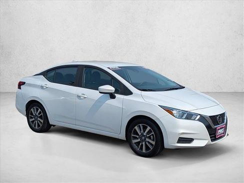 Used 2022 Nissan Versa SV FWD image 3