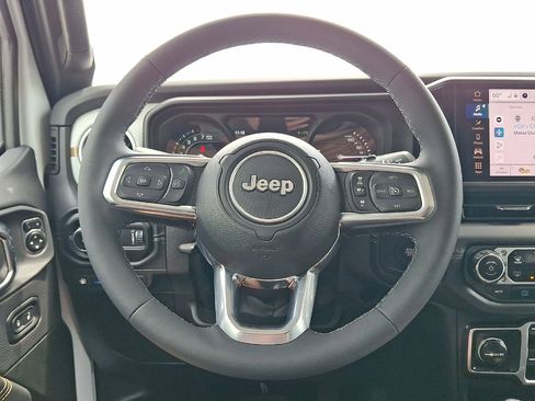 Used 2025 Jeep Wrangler Unlimited Sahara AWD/4WD image 16